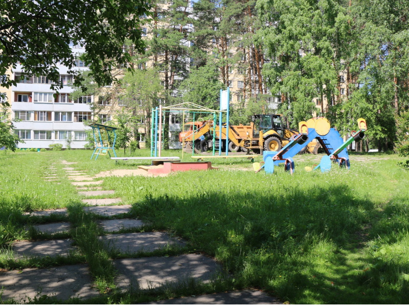 В Железногорске продолжается благоустройство дворов по программе «Формирование комфортной городской среды».