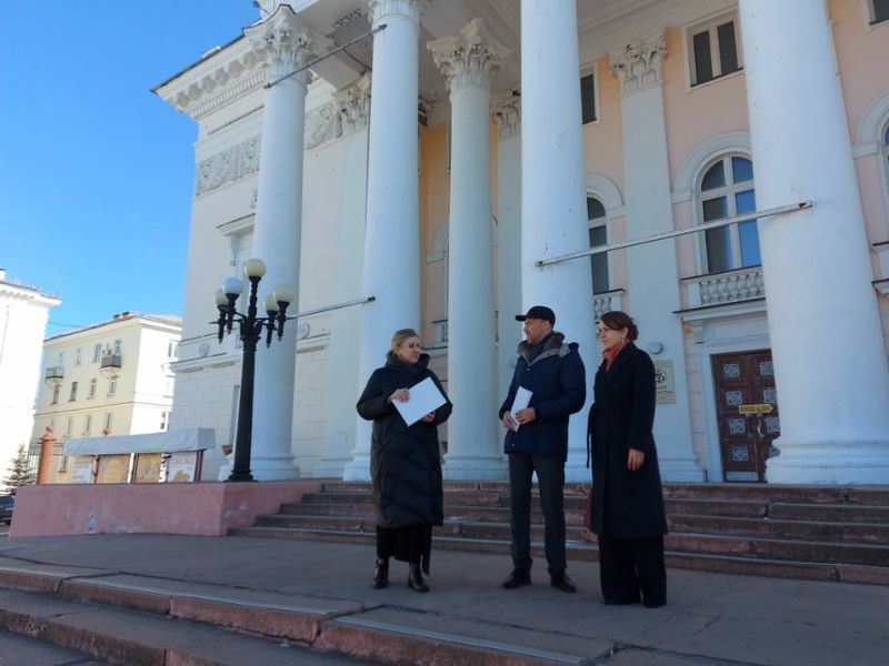 Первый шаг к реставрации зданий на центральной площади Железногорска.