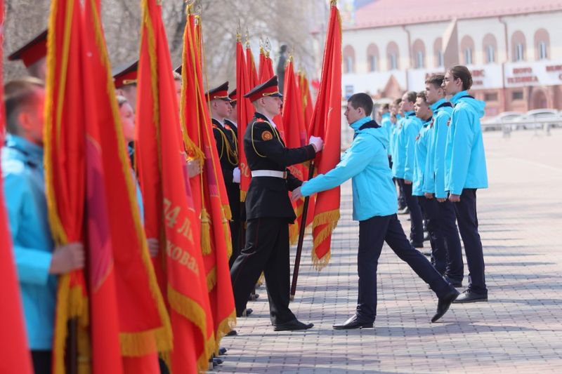 Лучшие школьные музеи края получили переходящие копии Красных знамён Великой Отечественной войны.