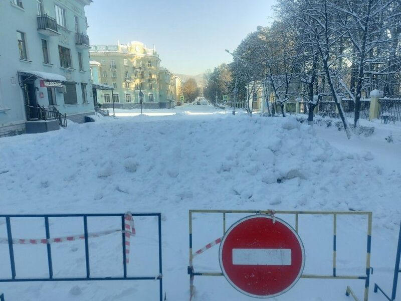 Введены временные ограничения для движения и парковки транспорта в районе новогодних городков.