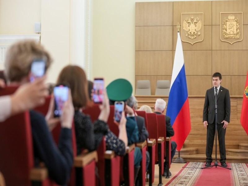 Михаил Котюков вручил государственные, краевые и ведомственные награды жителям края.