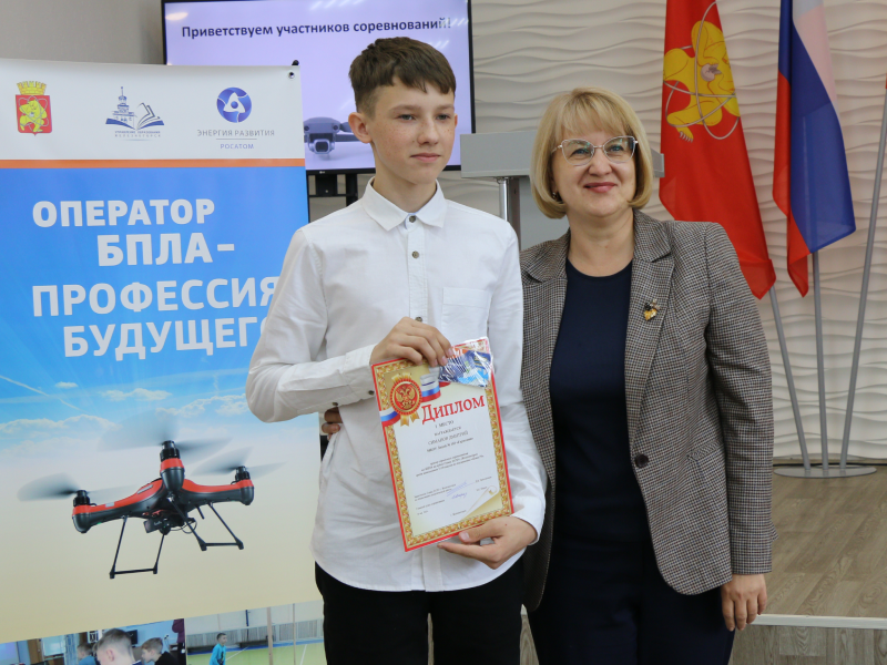В Железногорске наградили победителей третьего этапа Кубка Главы ЗАТО по БПЛА среди школьников.